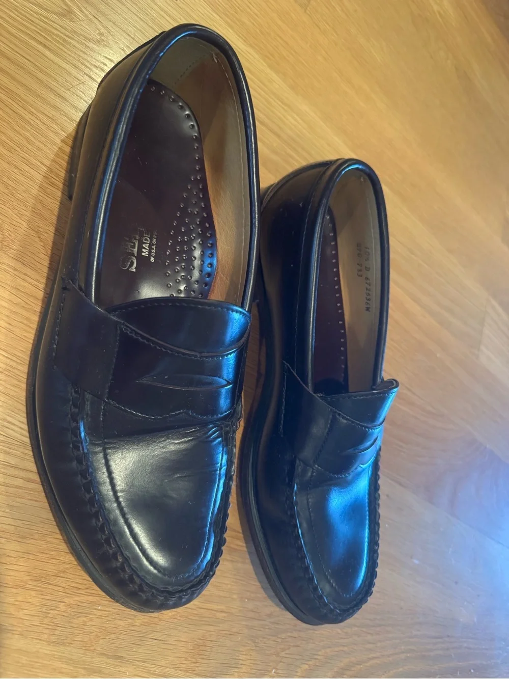 SEBAGO Men's Penny Loafers. Burgandy Leather Hand Sewn. Made in USA.  10.5